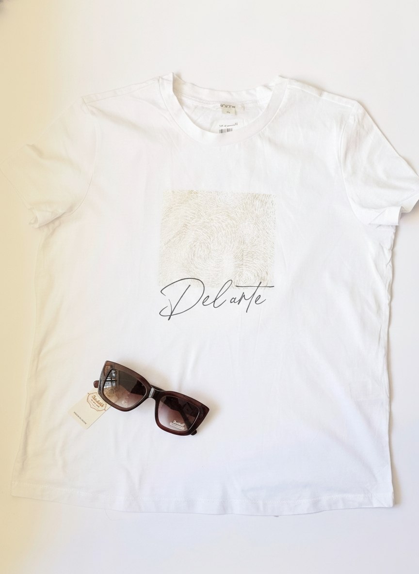 تیشرت زنانه سفید با طرح اثرانگشتی و delarte