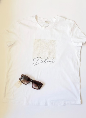 تیشرت زنانه سفید با طرح اثرانگشتی و delarte